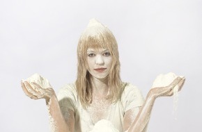 OXFAM Deutschland e.V.: Heike Makatsch unterstützt Oxfams Kampagne "Make Trade Fair" / Foto-Ausstellung "Weltstars für gerechten Welthandel" vorgestellt