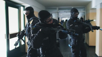 ProSieben: Fu&szlig;ball. Razzia. Sicherheitskonferenz. Galileo zeigt in einer Wochenserie, wie Elite-Polizisten ausgebildet werden.