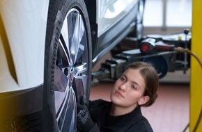 Continental Reifen GmbH: Reifenchecktag 2024: Mehrheit der Autofahrer in Deutschland prüft ihre Reifen zu selten auf Schäden