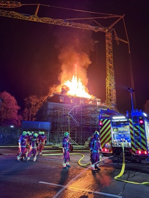 FW-Velbert: Brand im Herrenhaus des Schloss Hardenberg