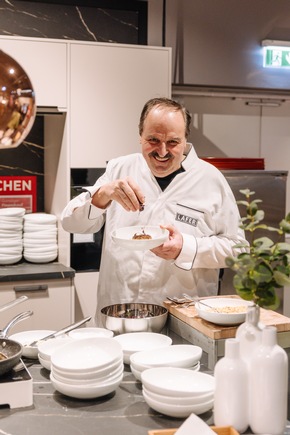 XXXLutz er&ouml;ffnet sein neues M&ouml;belhaus der Extraklasse in Rangsdorf: Die Brandenburg-Premiere geht mit Kunden, prominenten G&auml;sten und einem einzigartigen Event &uuml;ber die B&uuml;hne