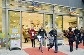 dm-drogerie markt: Im Überblick: Die wichtigsten Entwicklungen des dm-Geschäftsjahres 2008/2009 und die Perspektiven für 2009/2010 (mit Bild)