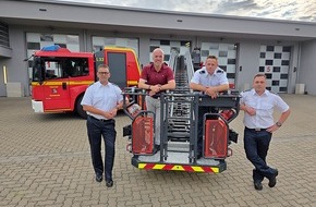 Feuerwehr Grevenbroich: FW Grevenbroich: Zweite Drehleiter für Grevenbroich ab sofort einsatzbereit Ehrenamtler aus Frimmersdorf/Neurath besetzen Sonderfahrzeug