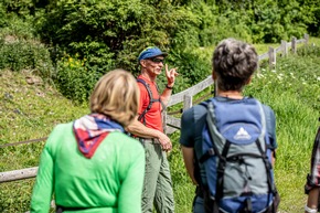 Grosse Beutegreifer und Tourismus: Neue Angebote erm&ouml;glichen vielseitige Einblicke