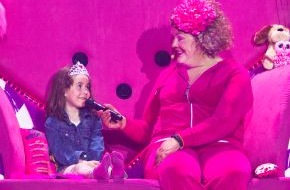 SAT.1: Pinke Geschenke: Cindy aus Marzahn sorgt für Prinzessinnen-Nachwuchs