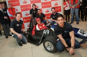 Santander Consumer Bank AG: Formula-Student-Team der Hochschule Niederrhein erhält Tipps von Sebastian Vettel