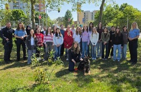 Polizeipr&auml;sidium S&uuml;dhessen: POL-DA: R&uuml;sselsheim / Erbach / Darmstadt / Heppenheim: 180 Sch&uuml;lerinnen blicken beim Girls' Day hinter die Kulissen der Polizei