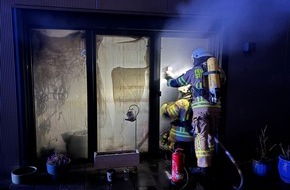 Freiwillige Feuerwehr der Stadt Goch: Feuerwehr Goch: Zimmerbrand in Werkstatthalle: Eine Person kam ins Krankenhaus