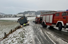 Kreispolizeibehörde Höxter: POL-HX: Elf Unfälle auf glatten Straßen im Kreis Höxter