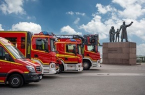 Feuerwehr Bremerhaven: FW Bremerhaven: Brand in einem M&uuml;llcontainer im Deutschen Auswandererhaus