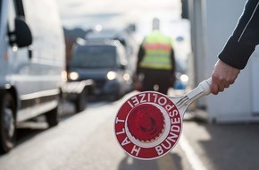 Bundespolizeidirektion München: Bundespolizeidirektion München: 4.000 Euro in ganz großen "Blüten" / Bundespolizei stellt gefälschte 500-Euro-Scheine sicher