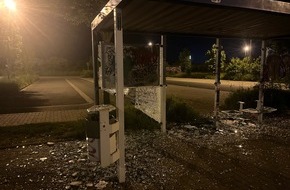 Kreispolizeibehörde Rhein-Kreis Neuss: POL-NE: Bushaltestelle komplett zerstört - Zeugen gesucht