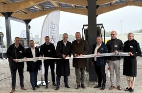 EWE Go: Bisher größter und erstmals überdachter Ladepark von EWE Go und HOCHTIEF geht in Oer-Erkenschwick ans Netz