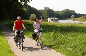 Weserbergland Tourismus e.V.: Neues Weser-Radweg Serviceheft für die Radsaison 2019 / Kostenfreie Broschüre für die Radreiseplanung an der Weser erhältlich