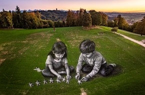 Handicap International: Saype enth&uuml;llt sein neues Werk mit Handicap International: "Tissu d'humanit&eacute;" - Gurten - Bern (CH) - 2700 m&sup2;