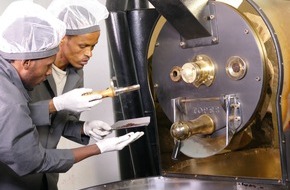 Lenox GmbH & Co. KG: Erste afrikanische Kaffeerösterei erhält EU-Zertifizierung