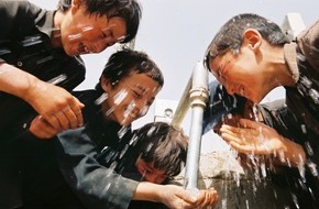 Caritas international: Weltwassertag: Caritas fördert lokale Lösungen - 780 Millionen Menschen ohne Zugang zu Trinkwasser - Klimawandel erfordert flexible Anpassungen (BILD)
