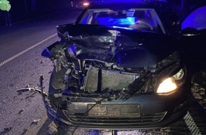 Polizei Korbach: POL-KB: Allendorf/Eder - Verkehrsunfall auf B 253, Zivilwagen der Polizei beschädigt, Polizeibeamter leicht verletzt