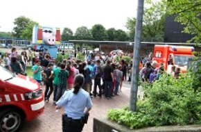 Feuerwehr Essen: FW-E: Intensive Geruchsbelästigung am Nord-Ost-Gymnasium in Essen-Altenessen, für 760 Schülerinnen und Schüler ist der Unterricht vorzeitig beendet, keine Verletzten