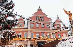 Allgäu GmbH: Ein Weihnachtsschlitten wandert von Stadt zu Stadt.