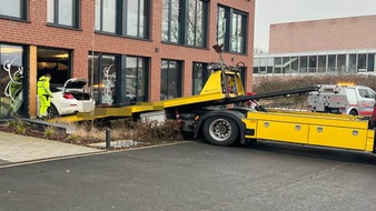 Polizei M&uuml;nster: POL-MS: Auto f&auml;hrt in Zahnarztpraxis - Polizei ermittelt