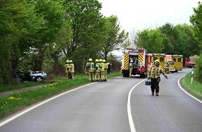 Feuerwehr Pulheim: FW Pulheim: Unfall auf der L213 - Zwei Verletzte