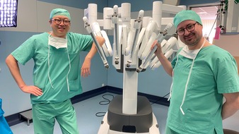 Asklepios Kliniken GmbH & Co. KGaA: Neuheit in den Asklepios Harzkliniken, einzigartig in der Harz-Region: Medizin-High-Tech aus den USA: Da Vinci-Roboter unterstützt bei Operationen