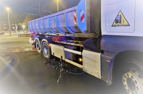 Polizei Bielefeld: POL-BI: LKW-Unfall mit leichtverletzter Radfahrerin