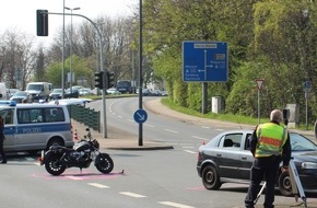 Polizei Bochum: POL-BO: Herne / Autofahrer übersieht Biker - Krankenhaus!