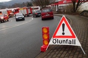 Feuerwehr Plettenberg: FW-PL: Drei Ölspuren zur gleichen Zeit. Hestenbergtunnel kurzzeitig gesperrt