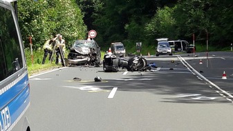 Polizeiinspektion Hameln-Pyrmont/Holzminden: POL-HM: Verkehrsunfall auf dem Kratzeberg - Motorradfahrer tödlich verletzt