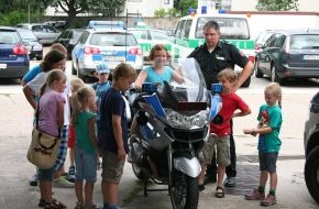 Polizeiinspektion Hameln-Pyrmont/Holzminden: POL-HM: Blaulichttag bei der Polizei: Sechs- bis Zehnjährige in Leitstelle und "Polizeihotel"