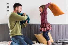 DVAG Deutsche Vermögensberatung AG: Eltern in Not: Wer betreut mein Kind? / Alternative Babysitting - die besten Tipps und Tricks