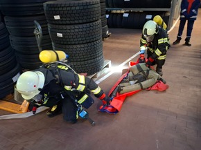 FW-AUR: Feuerwehren und THW gemeinsam bei &Uuml;bung gefordert