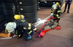 Freiwillige Feuerwehr Aurich: FW-AUR: Feuerwehren und THW gemeinsam bei &Uuml;bung gefordert