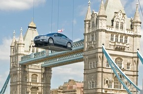 Opel Automobile GmbH: Neuer Opel Insignia landet spektakulär in London