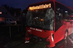 Polizei Eschwege: POL-ESW: Linienbus fährt in Gartengrundstück