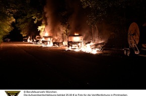 Feuerwehr München: FW-M: Kabeltrommeln und Baufahrzeuge in Brand (Obersendling)