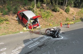 Polizei Mettmann: POL-ME: Motorradfahrerinnen bei Unfall schwer verletzt - Velbert - 1908135