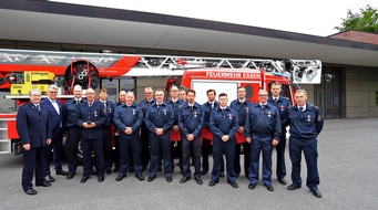 Feuerwehr Essen: FW-E: Feuerwehrdezernent Christian Kromberg verleiht Ehrenzeichen