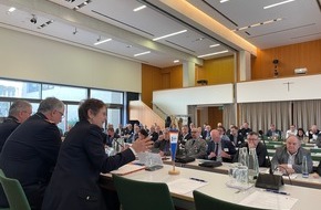 Deutscher Feuerwehrverband e. V. (DFV): Große Herausforderungen für Feuerwehren analysiert / DFV-Beirat und Förderkreis tagen in Berlin / "Wie gut könnte Deutschland reagieren?"
