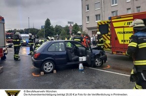 Feuerwehr München: FW-M: Zusammenstoß im Kreuzungsbereich (Moosach)