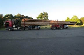 Polizeipräsidium Trier: POL-PPTR: Polizei stoppt mehrere überladene Langholztransporte auf der B-327
