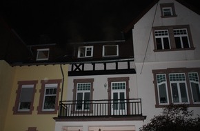 Kreispolizeibehörde Höxter: POL-HX: Schwelbrand in Dachgeschosswohnung