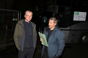 FW-GL: Dritte Hilfsaktion für Partnerstadt Butscha - Zehn Busse im Konvoi in die Ukraine überführt