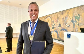 Deutsche Gesellschaft für Chirotherapie und Osteopathie e. V.: International geehrt : Prof. Dr. med. Dietmar Jürgen Daichendt erhält Ehrendoktorwürde für Pionierleistungen in Osteopathie und Manueller Medizin