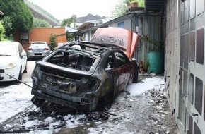 Polizei Hagen: POL-HA: Mercedes brennt bei Reifenwechsel vollständig aus