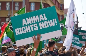 Tierrechtsaktivistenbündnis e.V.: Größte Tierrechtsdemo Deutschlands zog lautstark und bunt durch Berlin