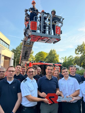 FW-GL: Feuerwehr Bergisch Gladbach stellt dritte Drehleiter in Dienst