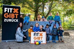 FitX: "FitX gibt zurück" spendet 4.700 Euro an Berliner KiTa